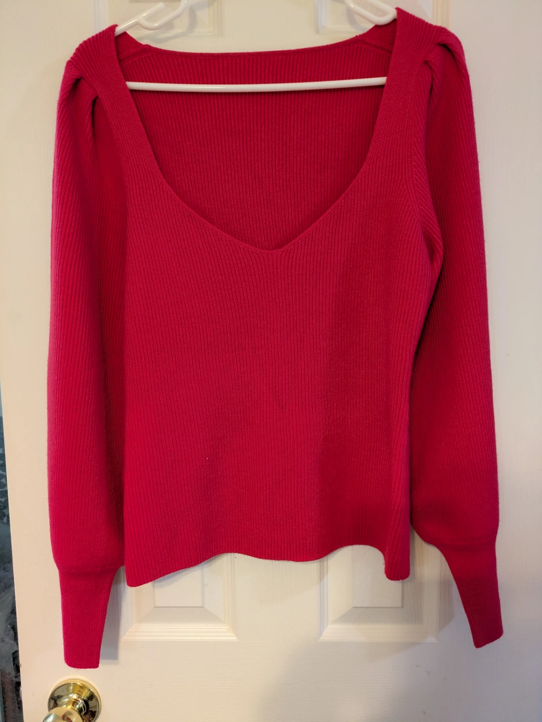 V-neck ribbed sweater with puff sleeves