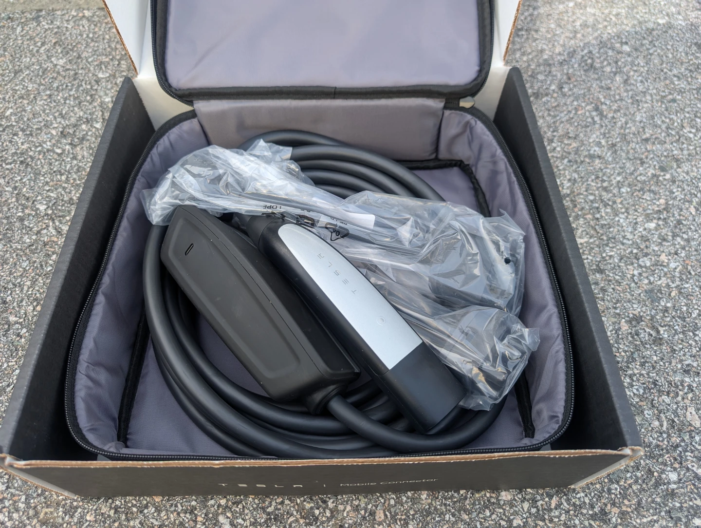 Tesla Mobile Connector with NA 5-15 and NA 14-50 Adapters - photo 3
