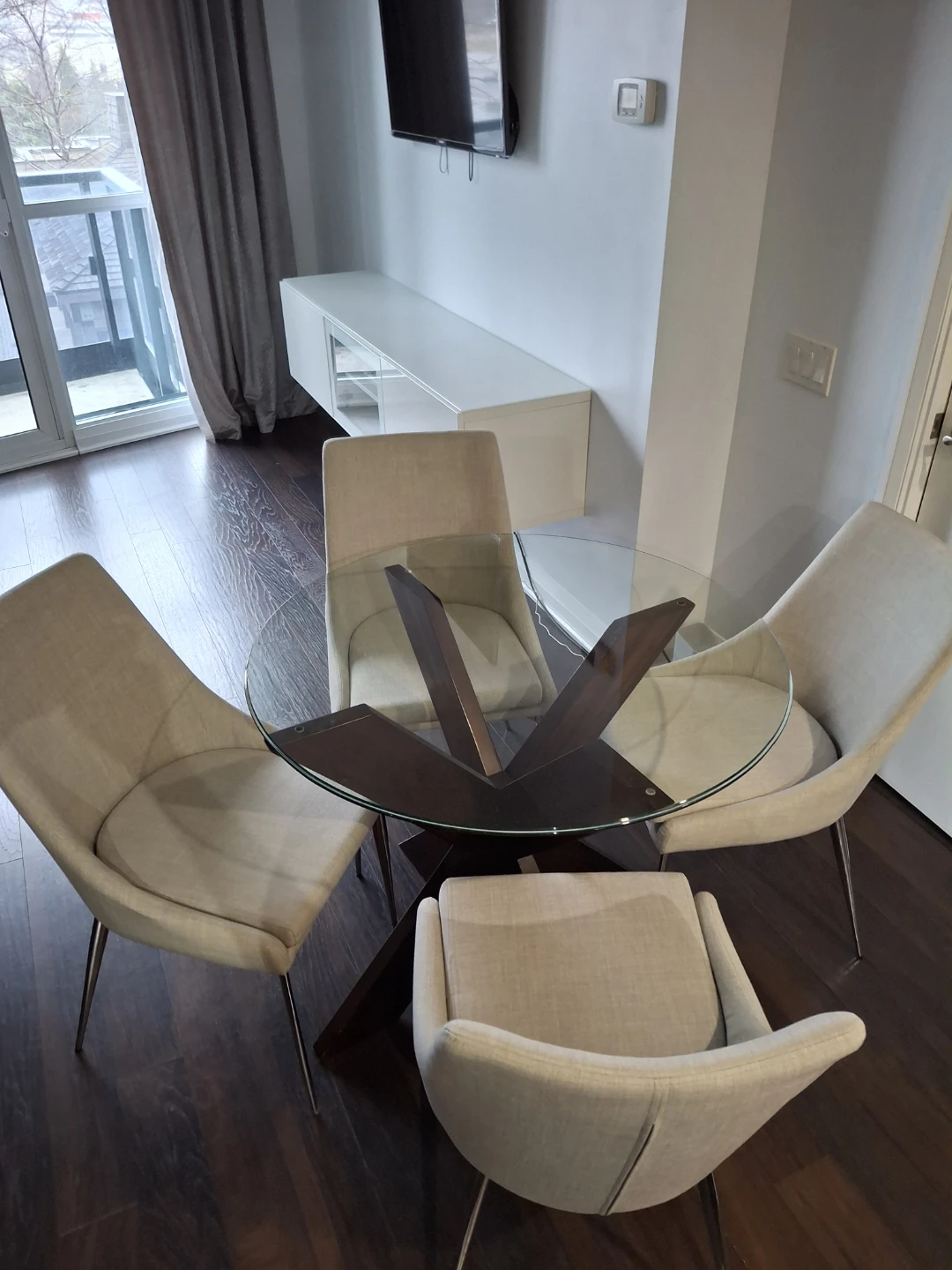 Dining Table + 4 Chairs