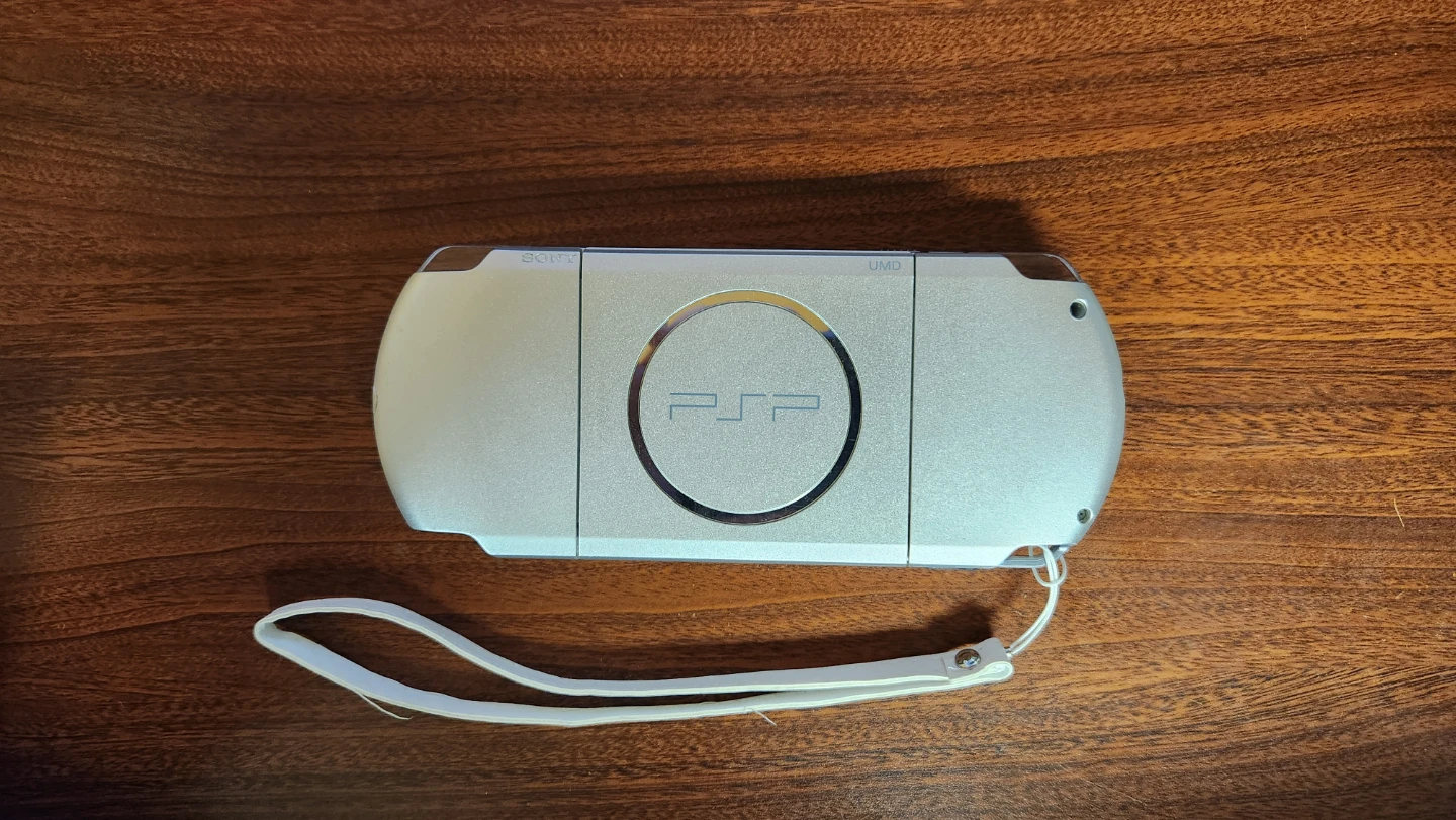 Sony PSP 3000 Silver - photo 3