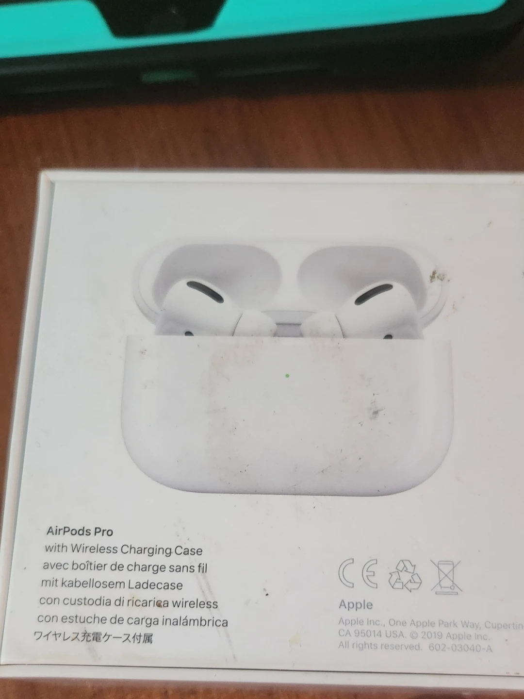 Apple AirPods Pro with Wireless Charging Case - photo 5