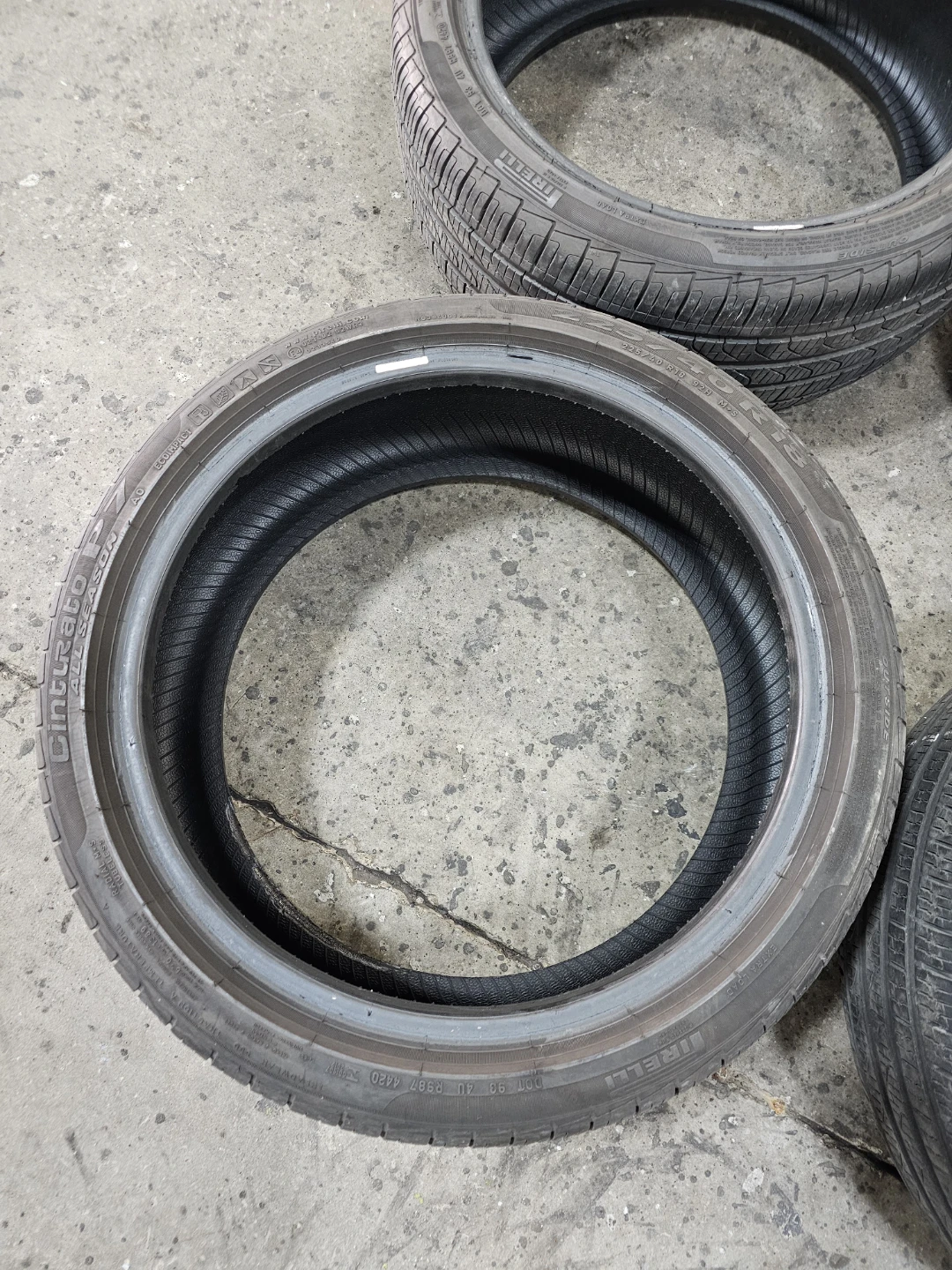 All Season Tires 225/40R18 Pirelli Cinturato P7 - photo 2