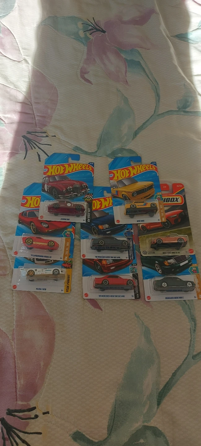 Hot Wheels and Matchbox Toy Cars Bundle
