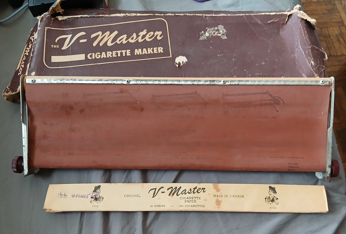 Vintage tins and V-Master Cigarette Maker with Original Box - photo 2