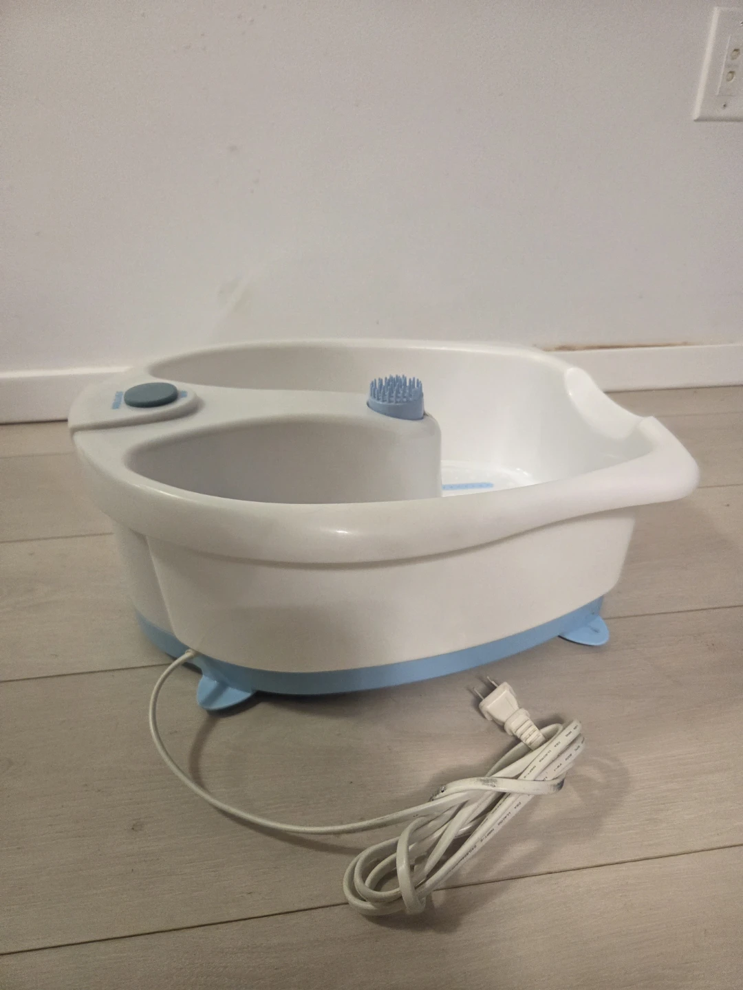 Brand new!!! Foot Spa Bath Massager with Heat and Bubbles - photo 2