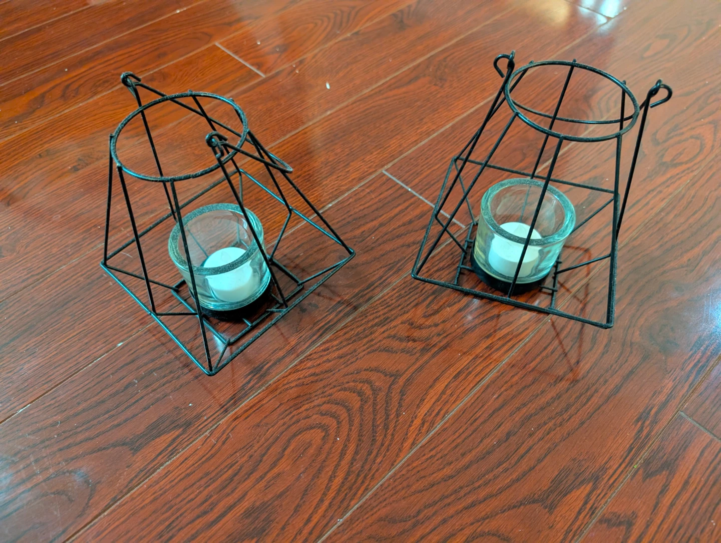 Set of 2 Black Geometric Wire Lanterns with Glass Holders - photo 4