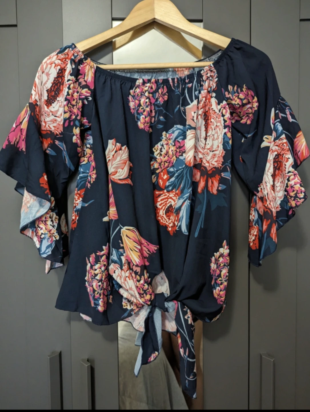 Bundle (8 items) - Assorted Women's Tops - photo 2
