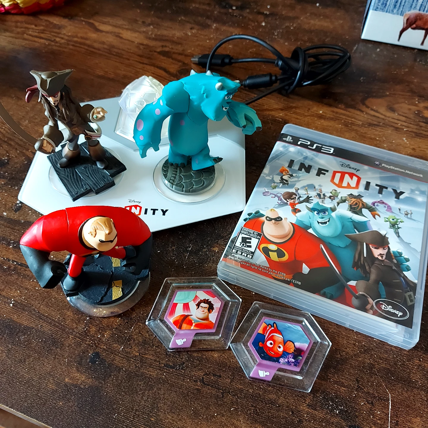 Disney Infinity PS3 Game with Figures and Base