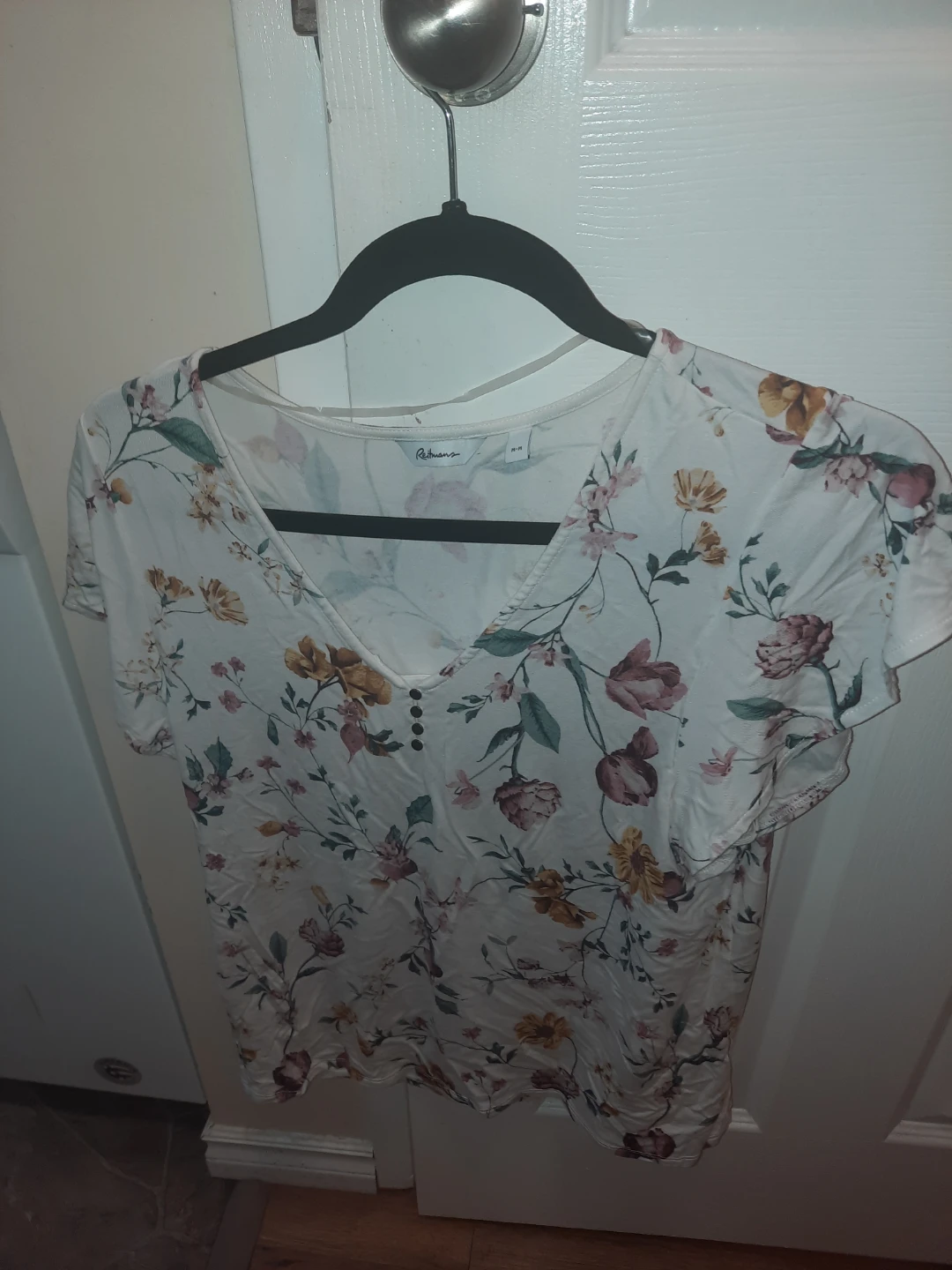 floral V-neck tee pick up in st.albert