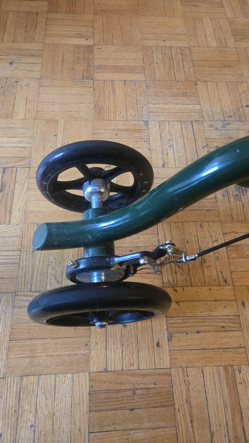 Knee Rover Steerable Knee Scooter - photo 2