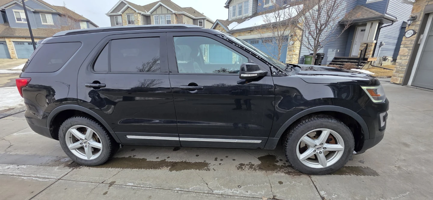Ford Explorer SUV - photo 3