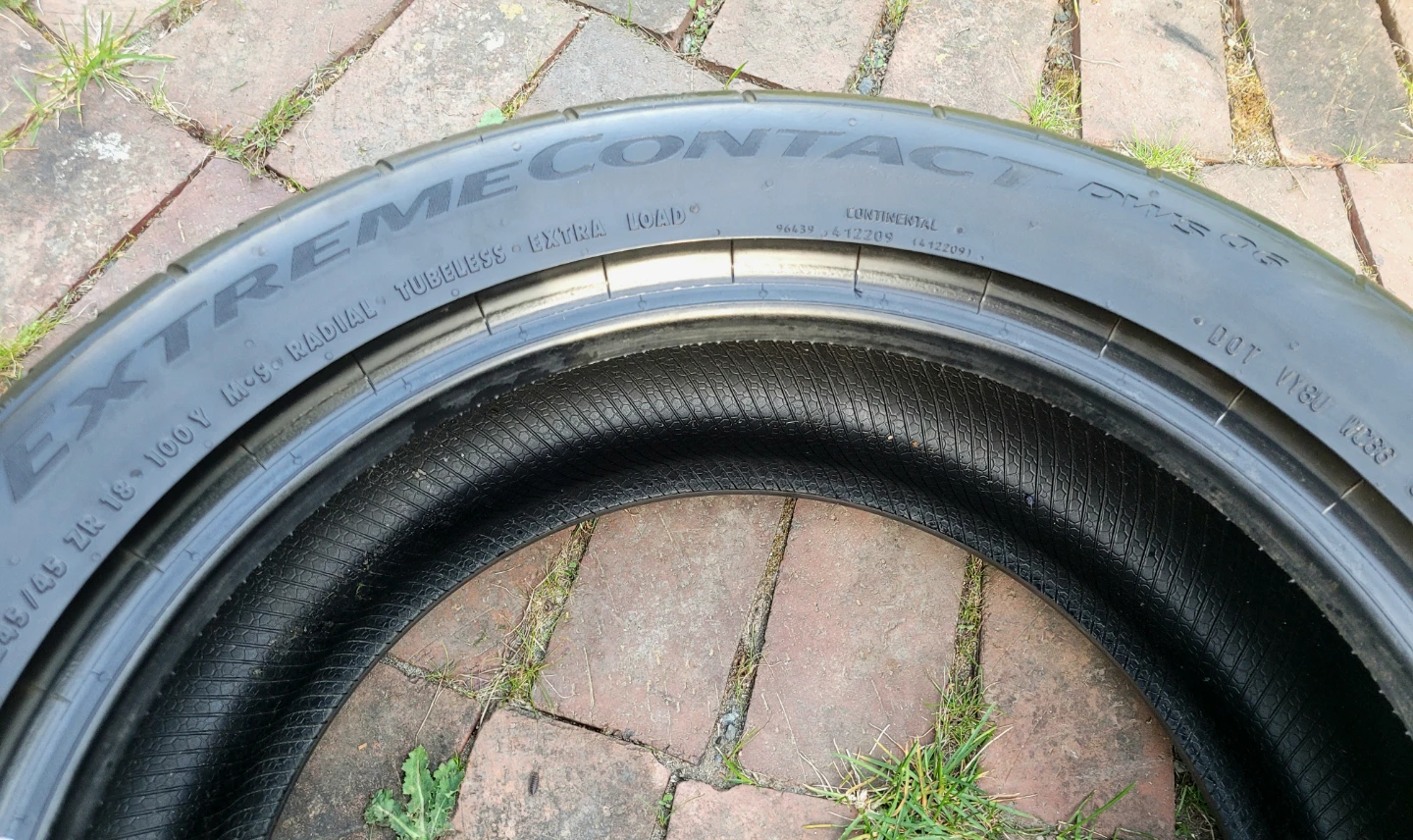 Continental ExtremeContact DWS06 PLUS Tire 245/45R18 100Y - photo 4