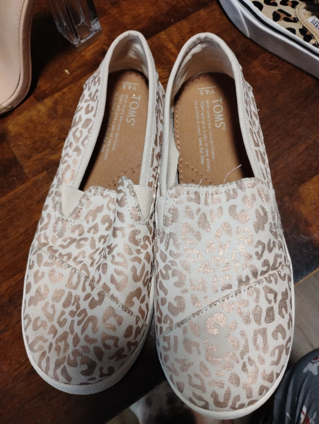 TOMS Youth 4.5 Slip-On Shoes Leopard Print
