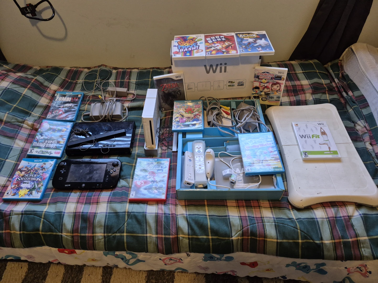 Nintendo Wii U Console Bundle with Games and Accessories - photo 4