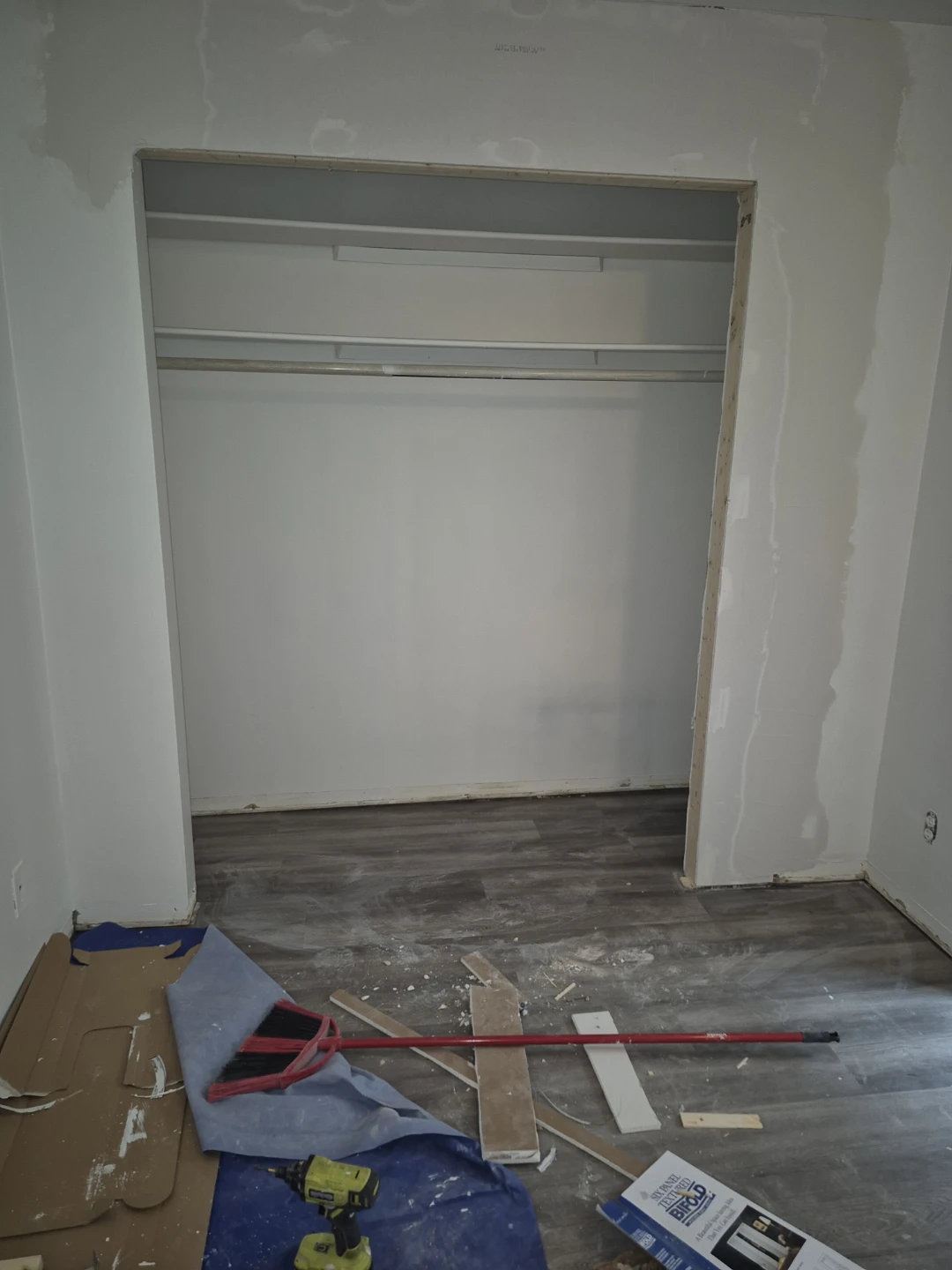 Door installation - photo 3