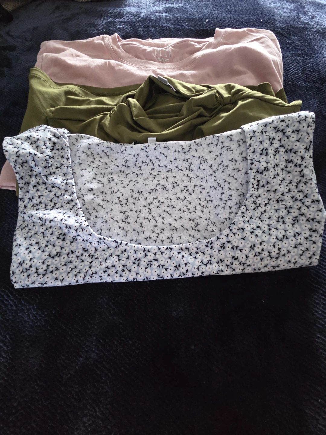 Bundle of women's tops - photo 2