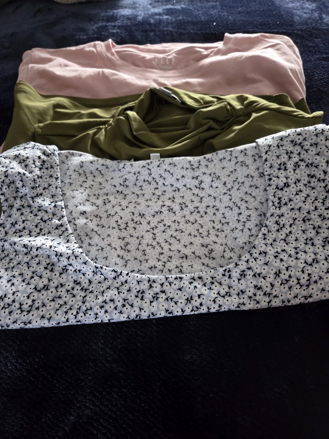 Bundle of women's tops - photo 3