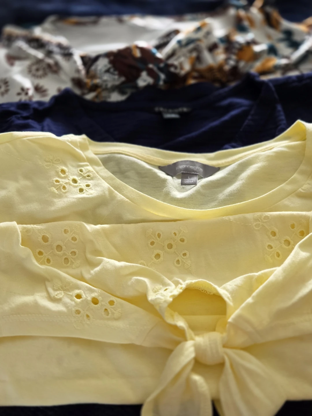 Bundle of women's tops - photo 4