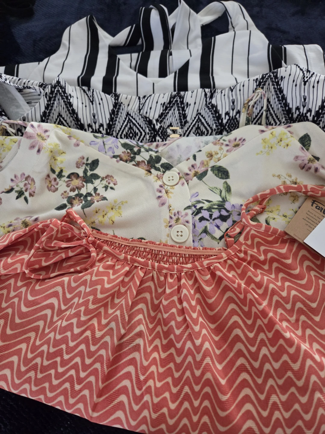 Bundle of women's tops - photo 5