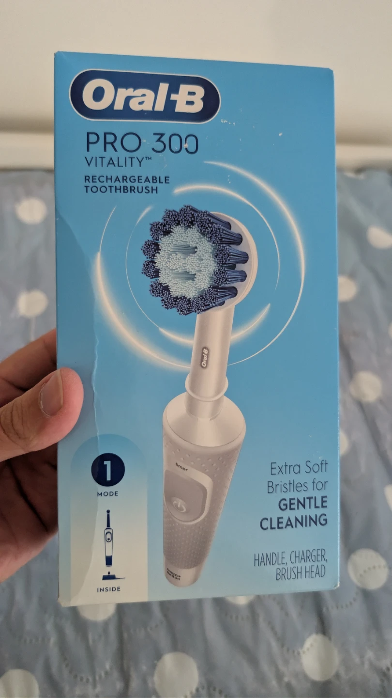Oral-B Pro 300 Rechargeable Toothbrush - NEW 🌱