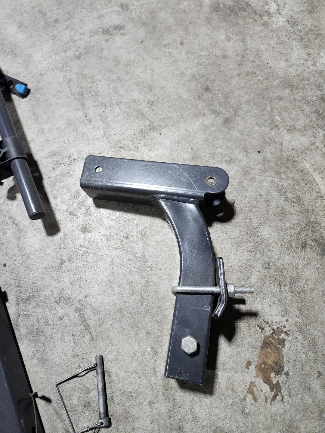 Used hitch-mounted bicycle rack - photo 2