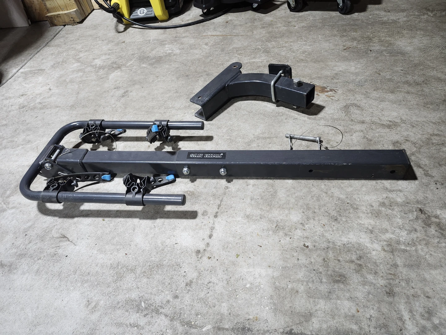 Used hitch-mounted bicycle rack - photo 4