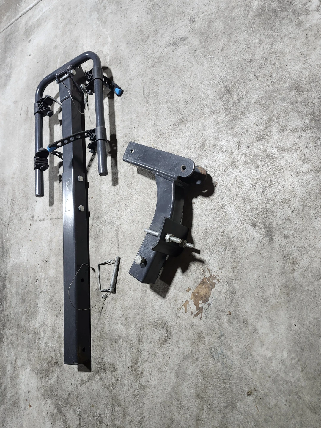 Used hitch-mounted bicycle rack - photo 5