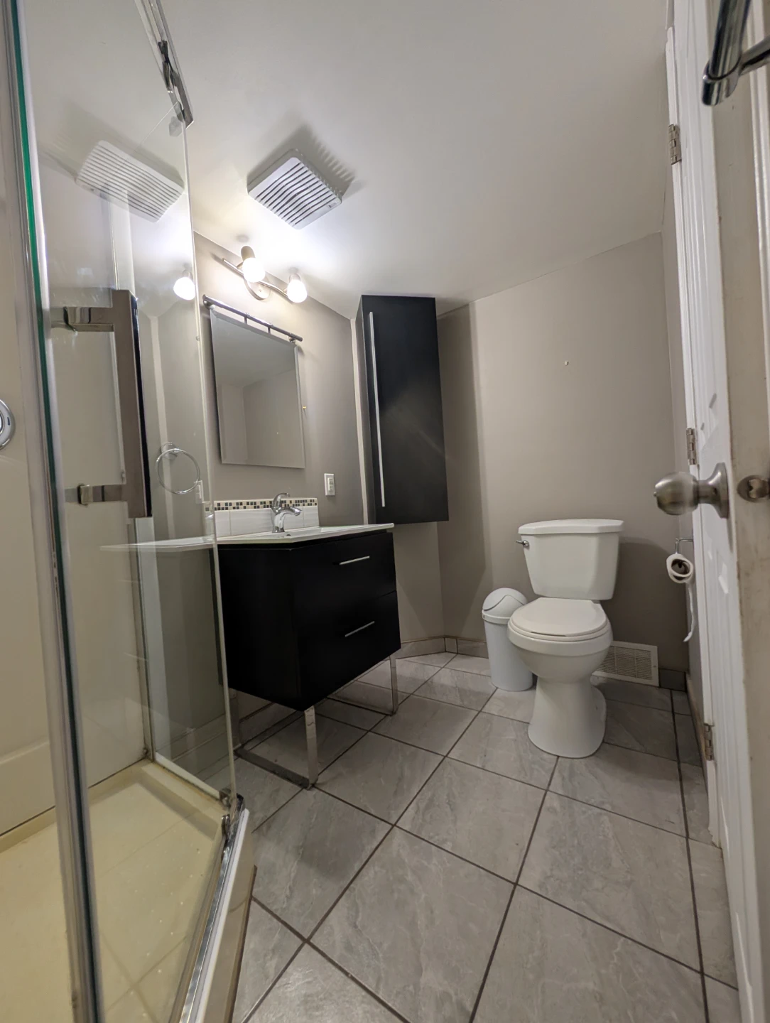 Basement suit for rent. - photo 3