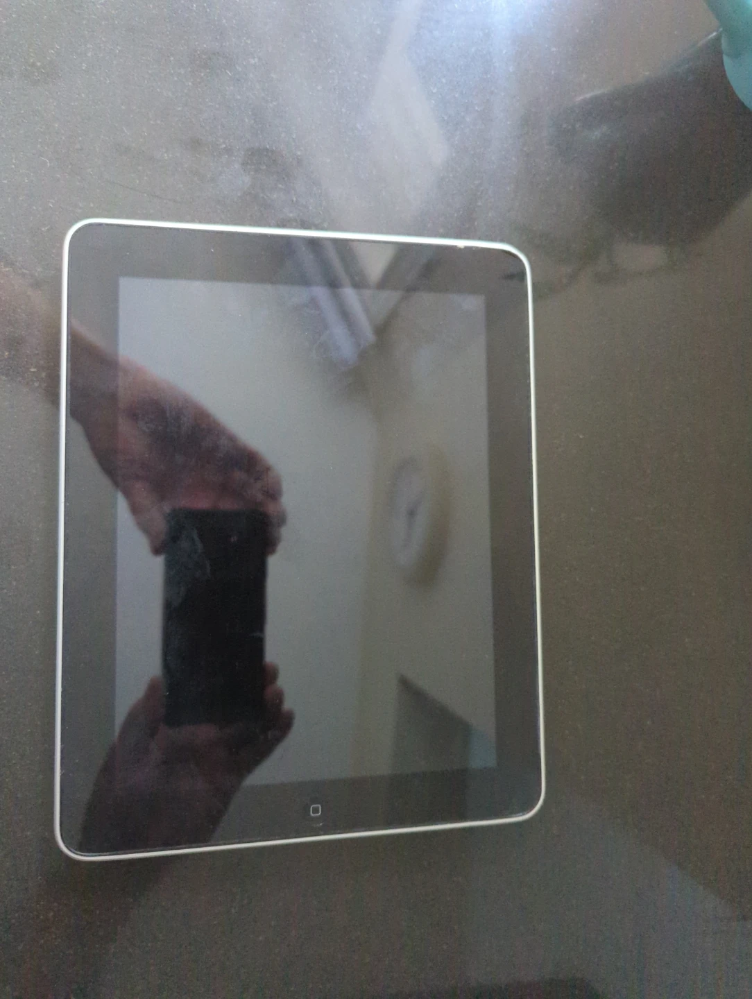 Apple iPad (16GB)
