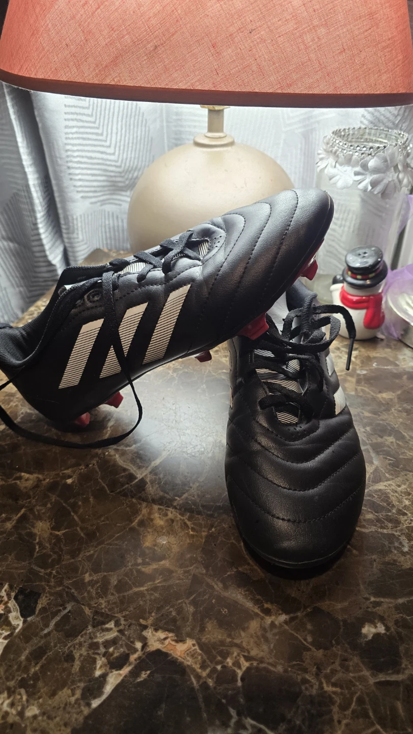 Adidas Soccer Cleats size US 8 .UK 7 ½