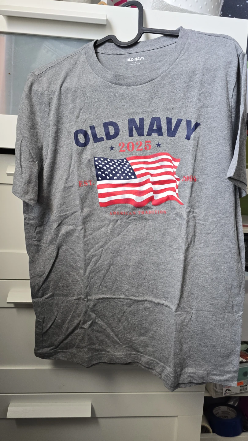 Old Navy Men's Graphic T-Shirt