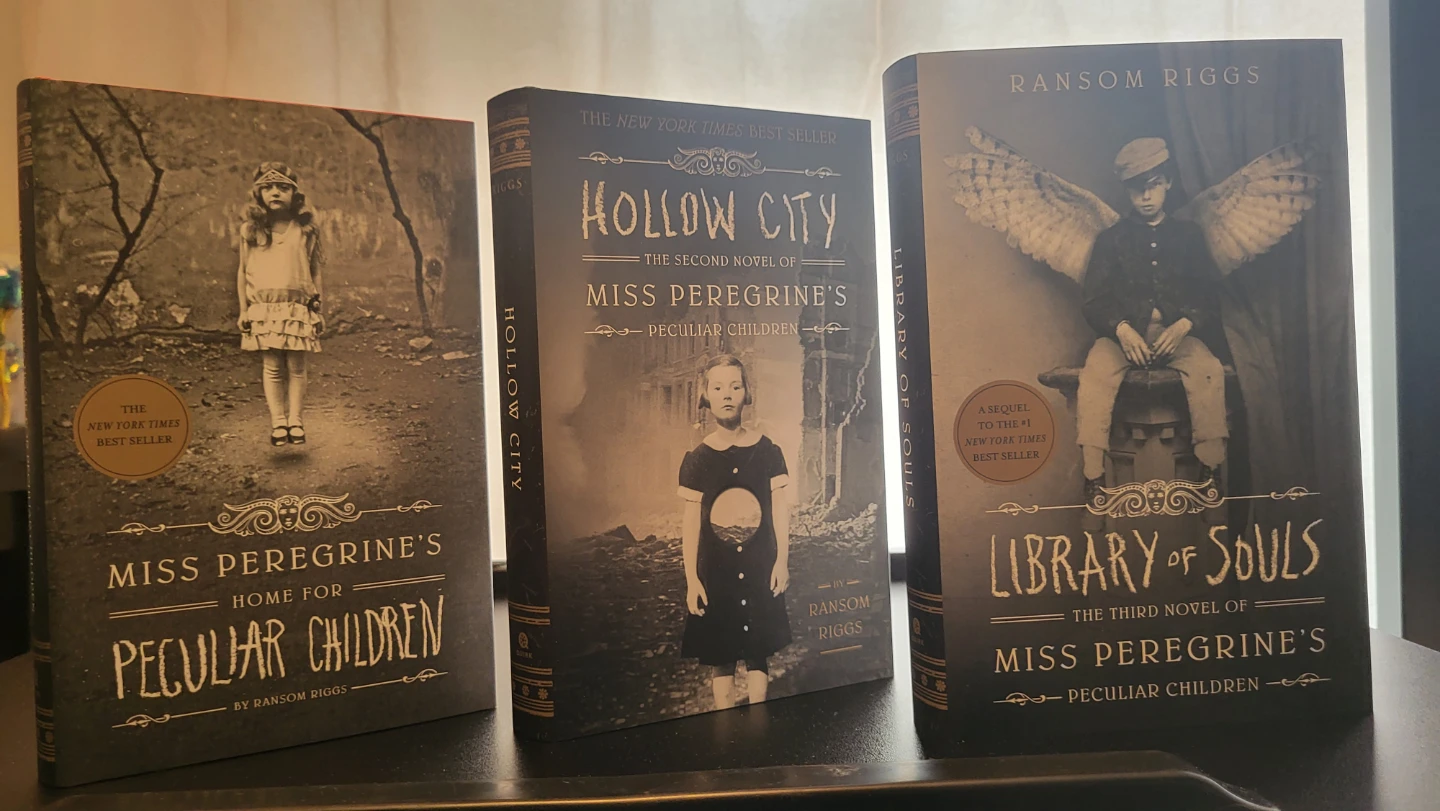 Ransom Riggs Miss Peregrine's Peculiar Children Books