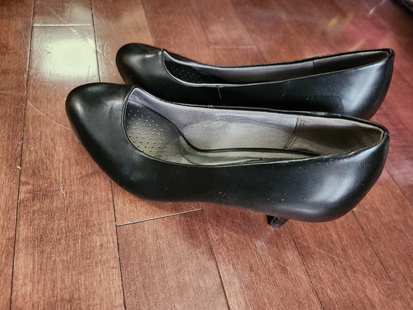 Life Stride Black Pumps - Size 9.5 WW read