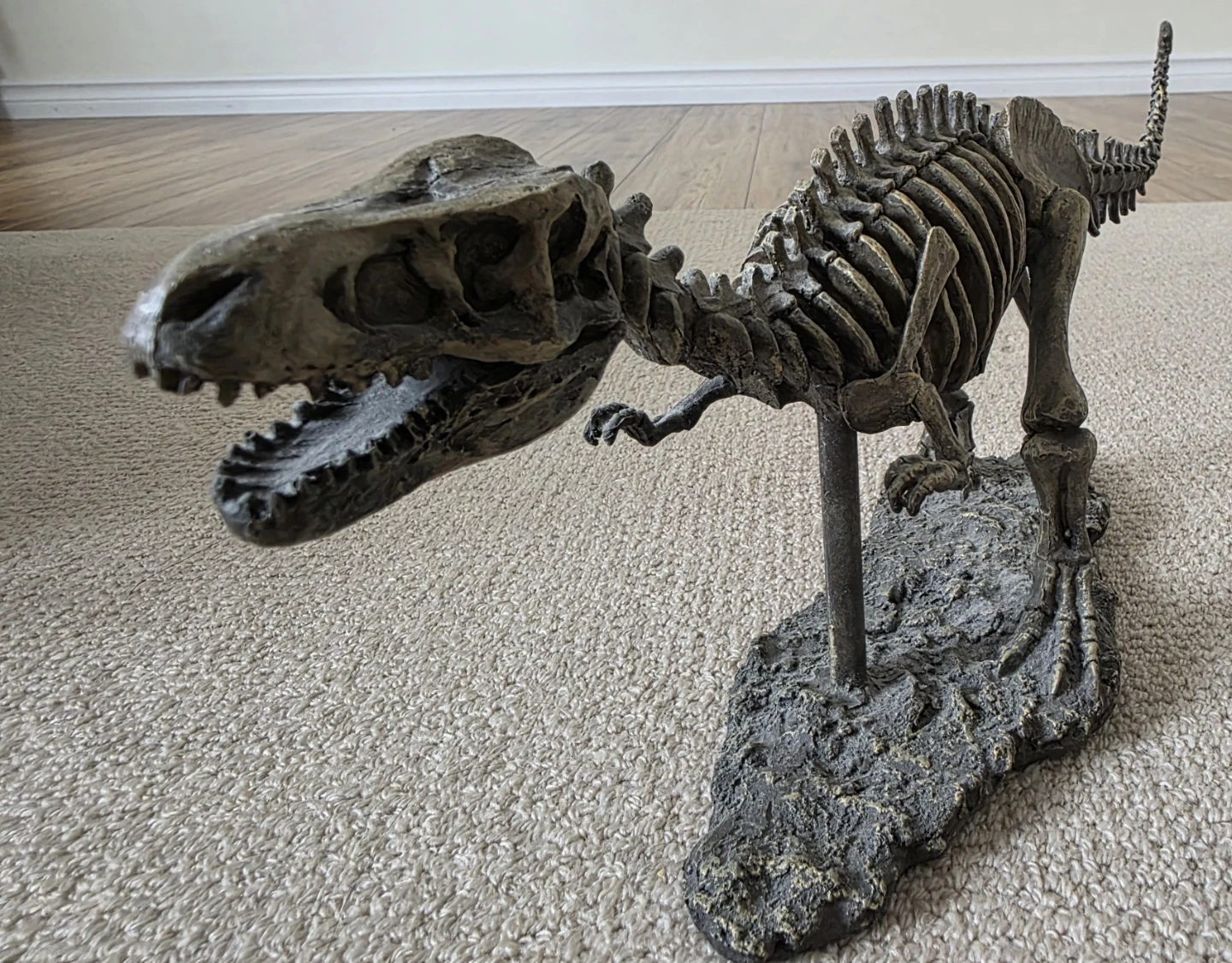 Dinosaur Skeleton Figurine - photo 4