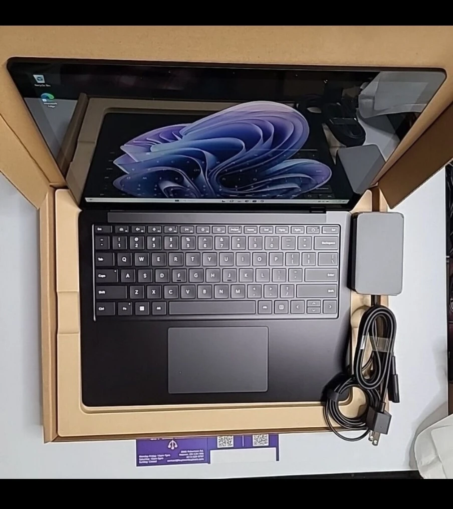 M. Surface Laptop 4: Intel i7 10th Gen. 16gb / 256gb SSD