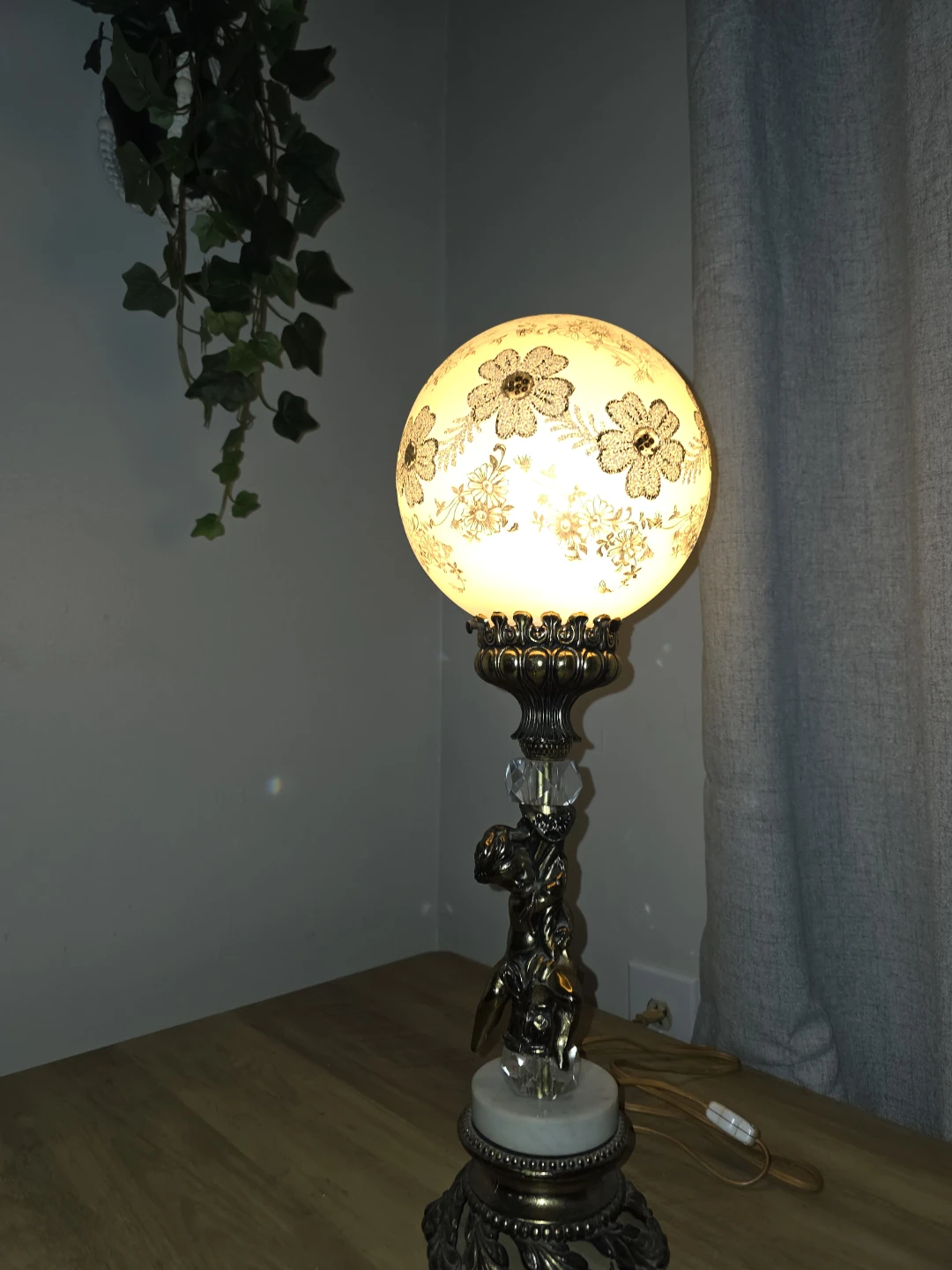 Vintage Floral Ball Lamp with Cherub Figurine - photo 2