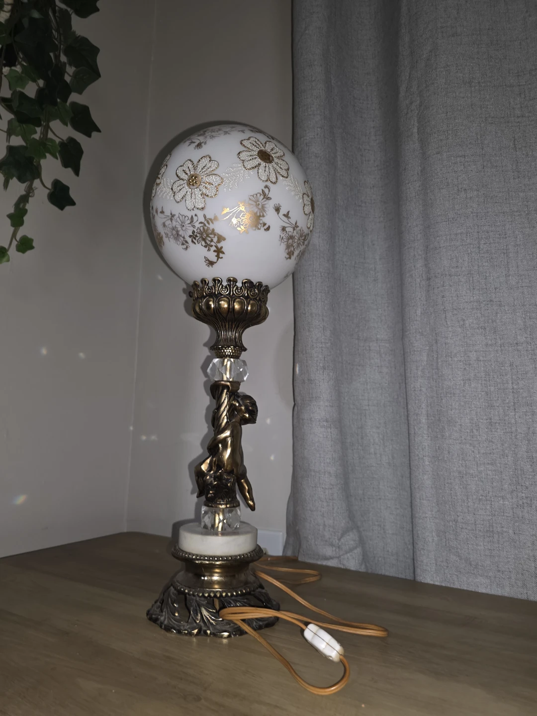 Vintage Floral Ball Lamp with Cherub Figurine - photo 3