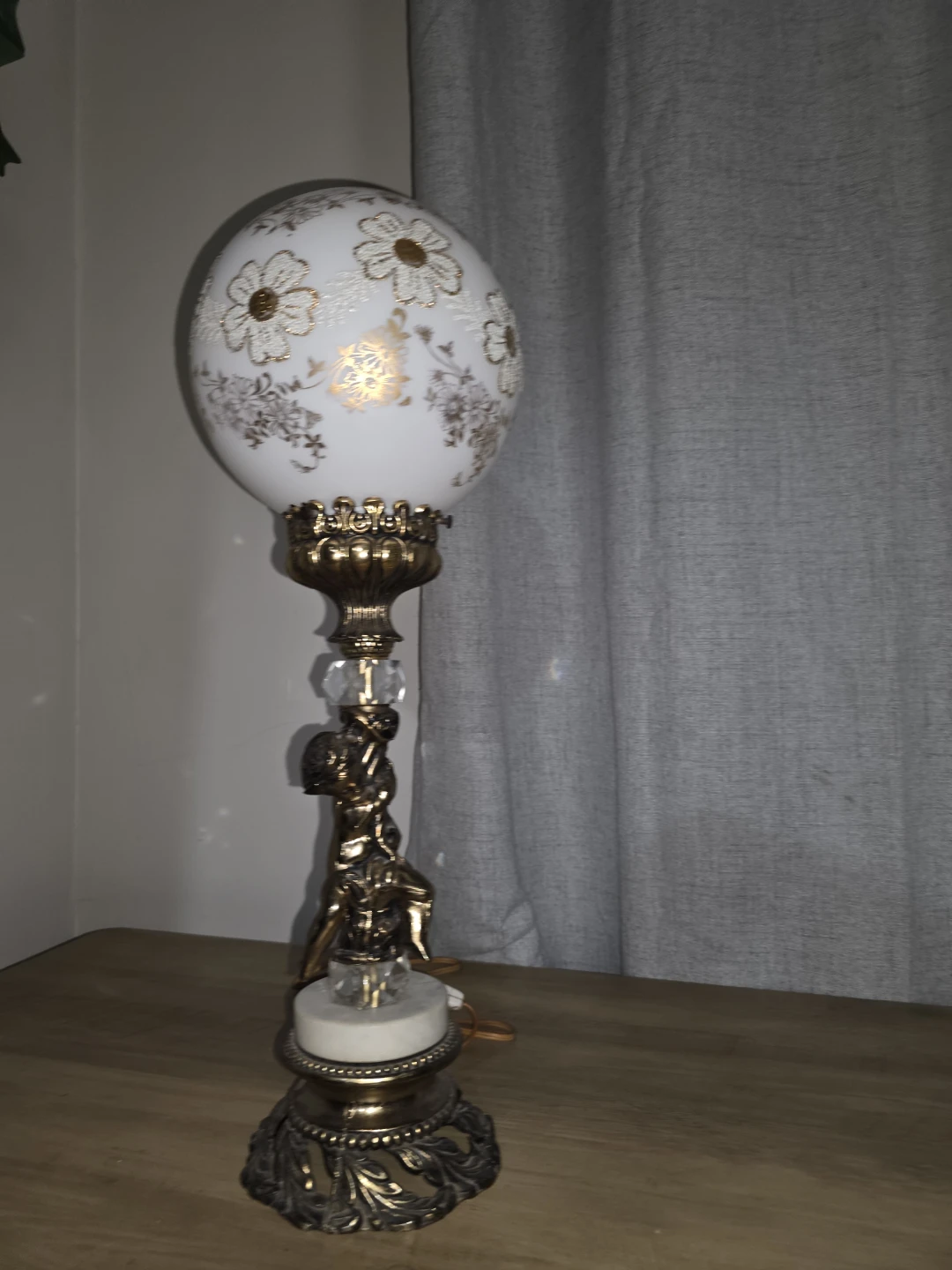 Vintage Floral Ball Lamp with Cherub Figurine - photo 4