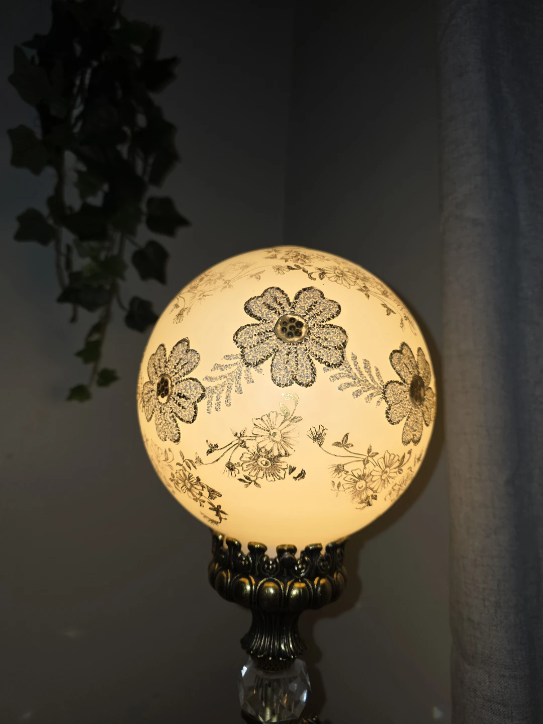 Vintage Floral Ball Lamp with Cherub Figurine - photo 5