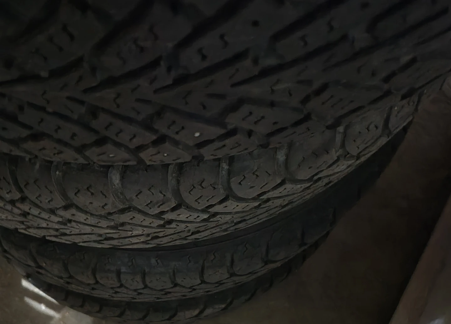 Good Set of 4 Good Year Tires PLUS Rims Size 235 60 R18 *DEAL* - photo 2