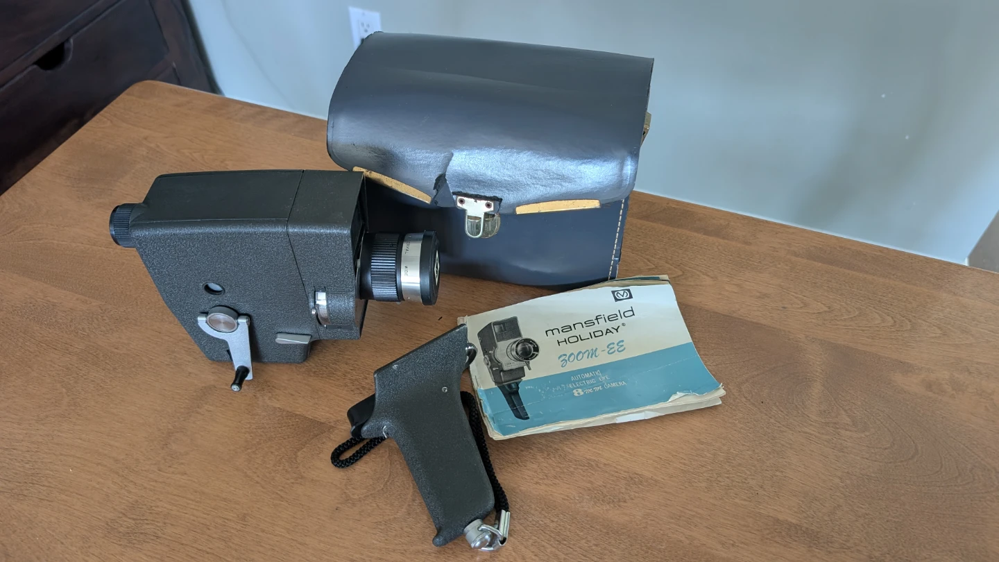 Mansfield Holiday Zoom-EE 8mm Movie Camera with Case