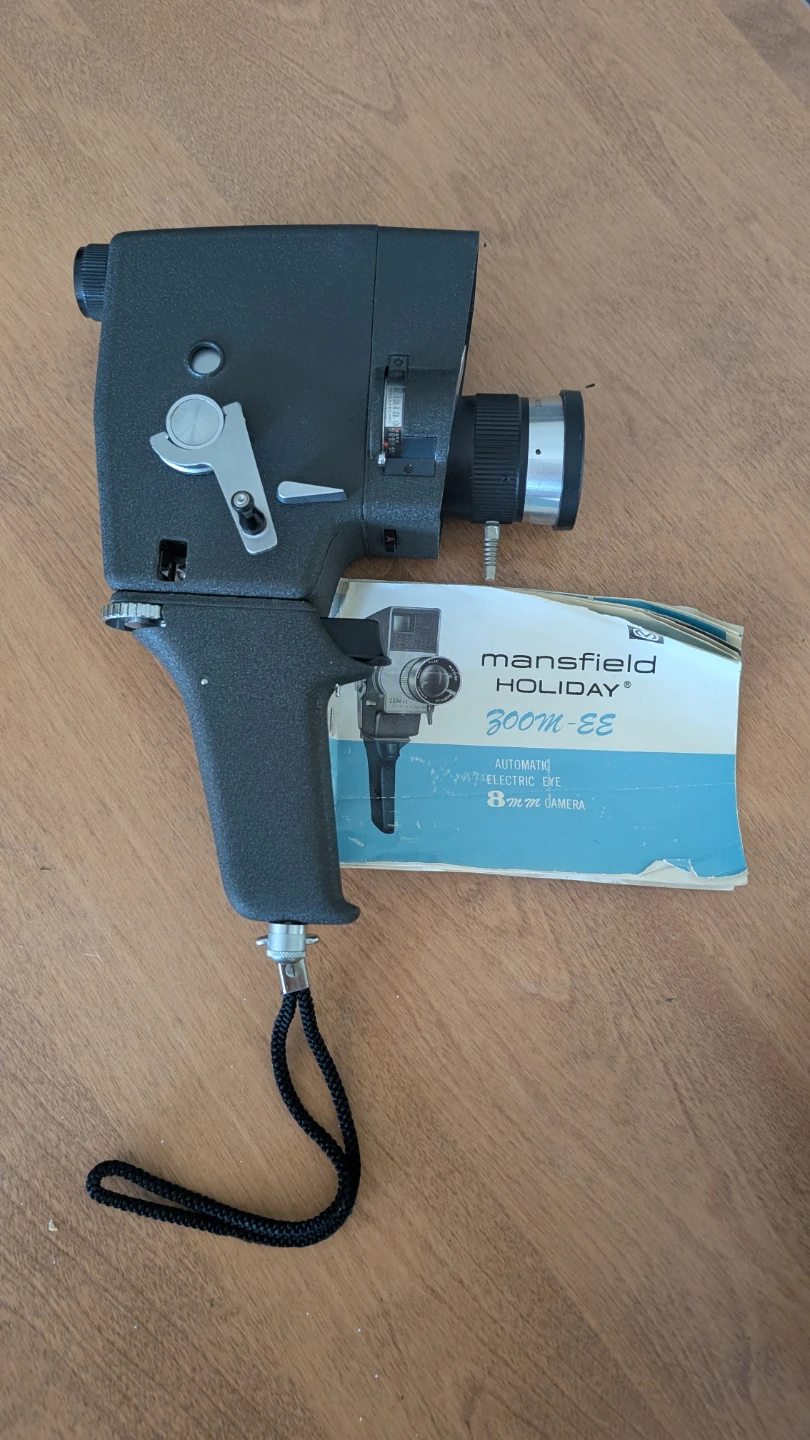 Mansfield Holiday Zoom-EE 8mm Movie Camera with Case - photo 2