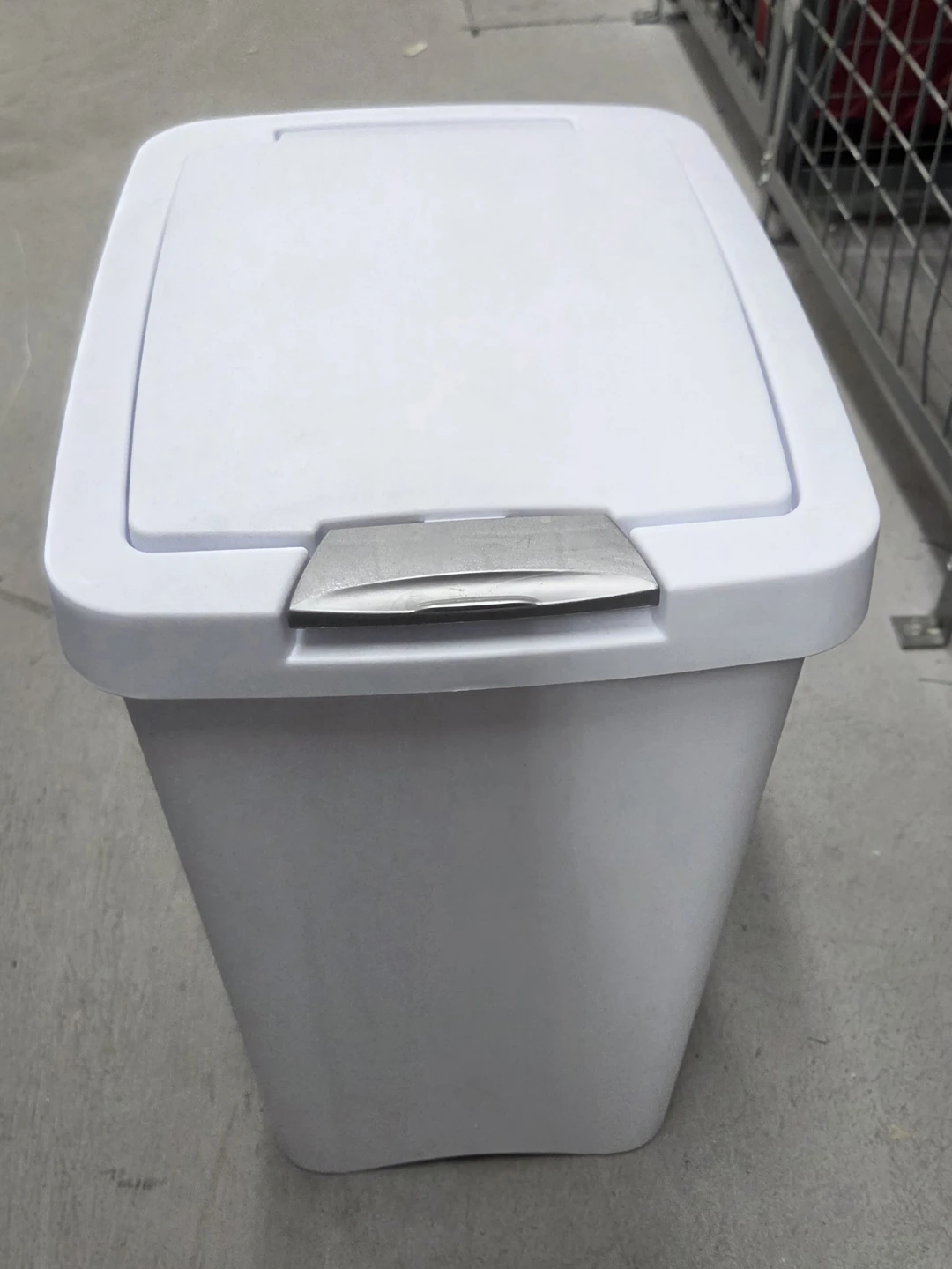 White Trash Can With Easy Lid Opening - photo 3