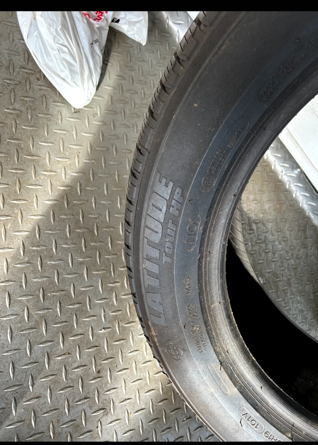 Michelin Latitude Tour HP Tire 235/55R19 - photo 4