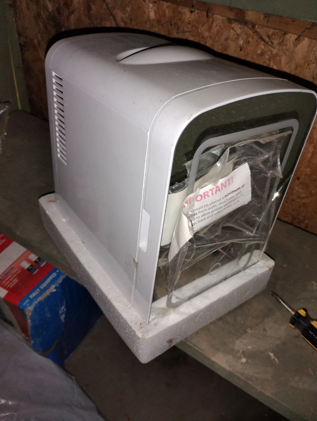 Koolatron Mini Fridge - 8 Can Capacity