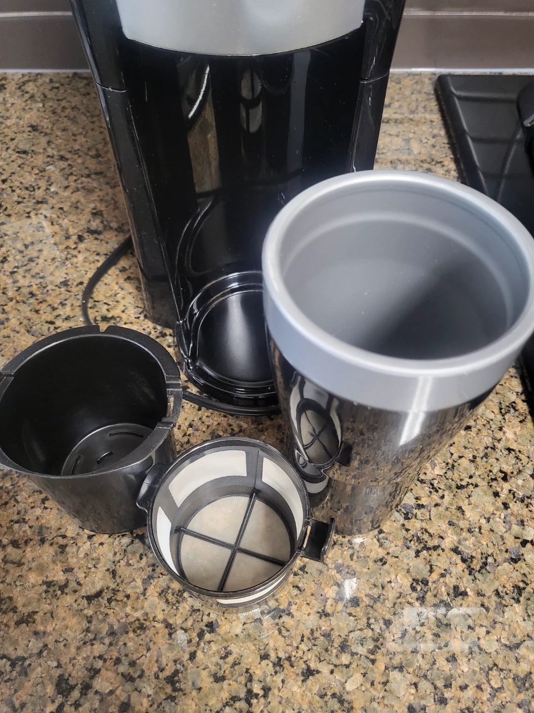 Black+Decker Single Serve Coffee Maker with Travel Mug - photo 2