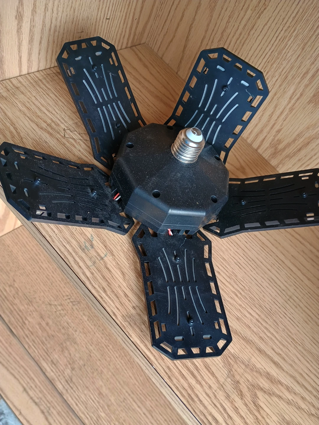 Deformable LED Garage Light - photo 3