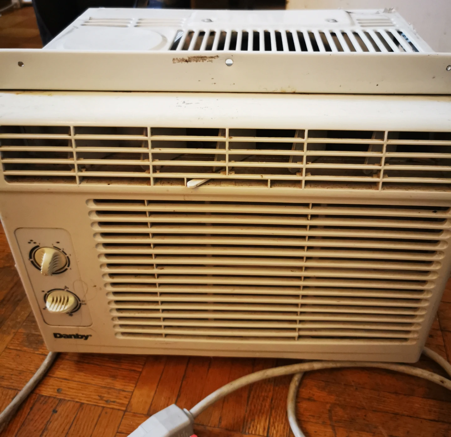 Used Danby Window Air Conditioner 5000btu - photo 4