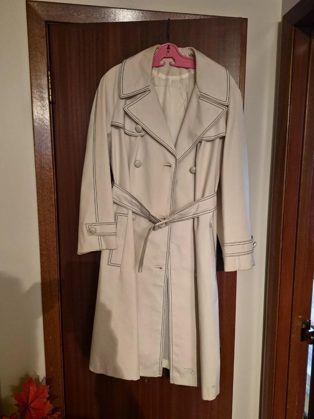 White Quilted Trench Coat with Faux Fur Collar - photo 5