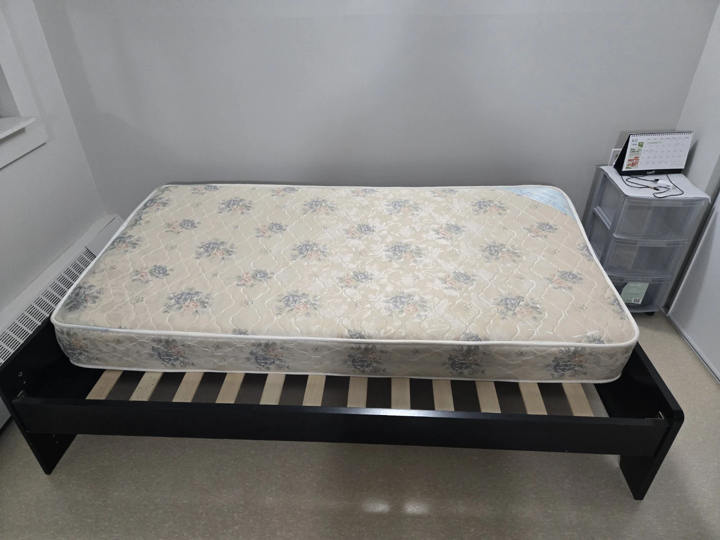 Single sized mattress. - photo 3